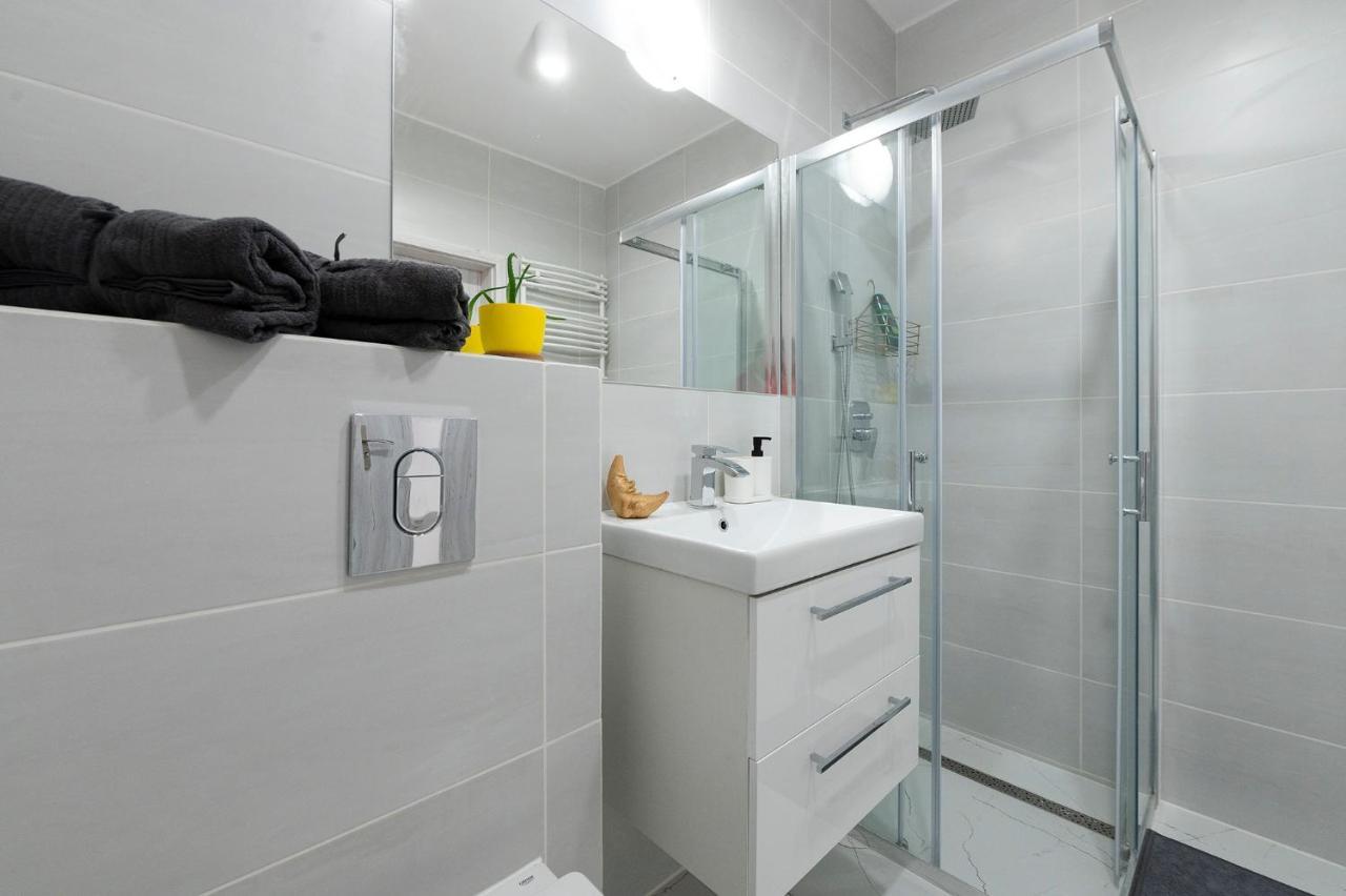 Luxury In City -3- Studio Bright & Secure Free Parking وودج المظهر الخارجي الصورة